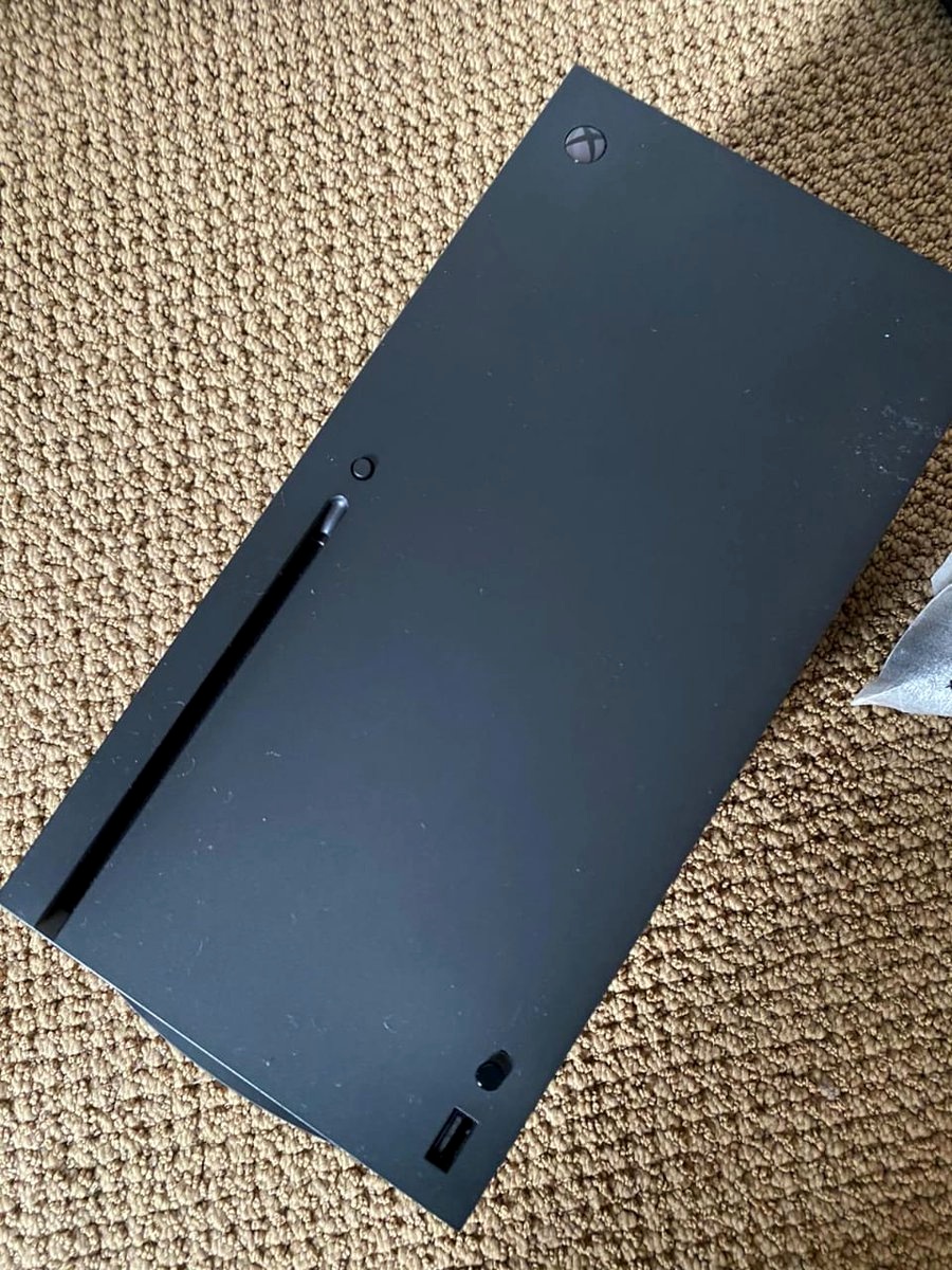 Фото прототипа Xbox Series X утекли в сеть