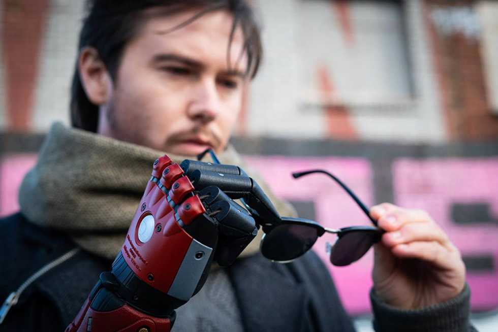 Open Bionics и Konami выпустили бионическую версию протеза Венома Сней