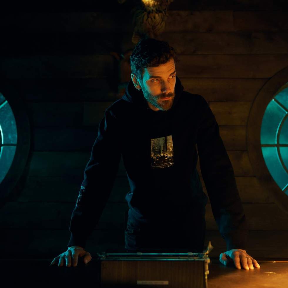 В продаже появилась коллекция одежды, вдохновленная Alan Wake 2 В продаже появилась коллекция одежды, вдохновленная Alan Wake 2