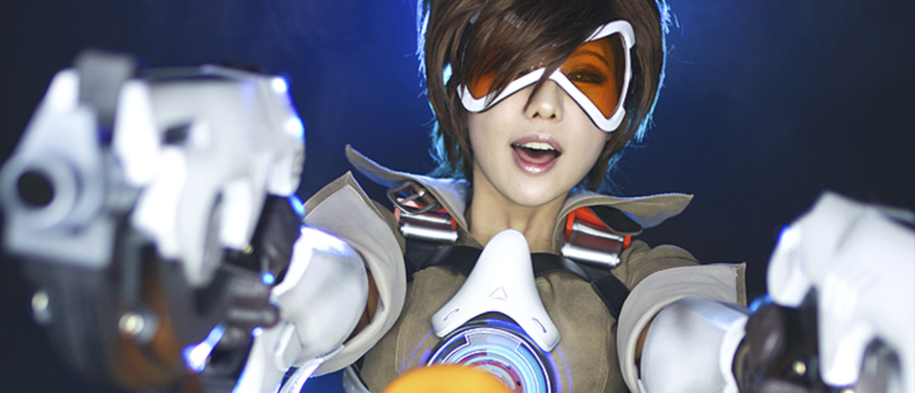 Шикарный косплей Трейсер из Overwatch