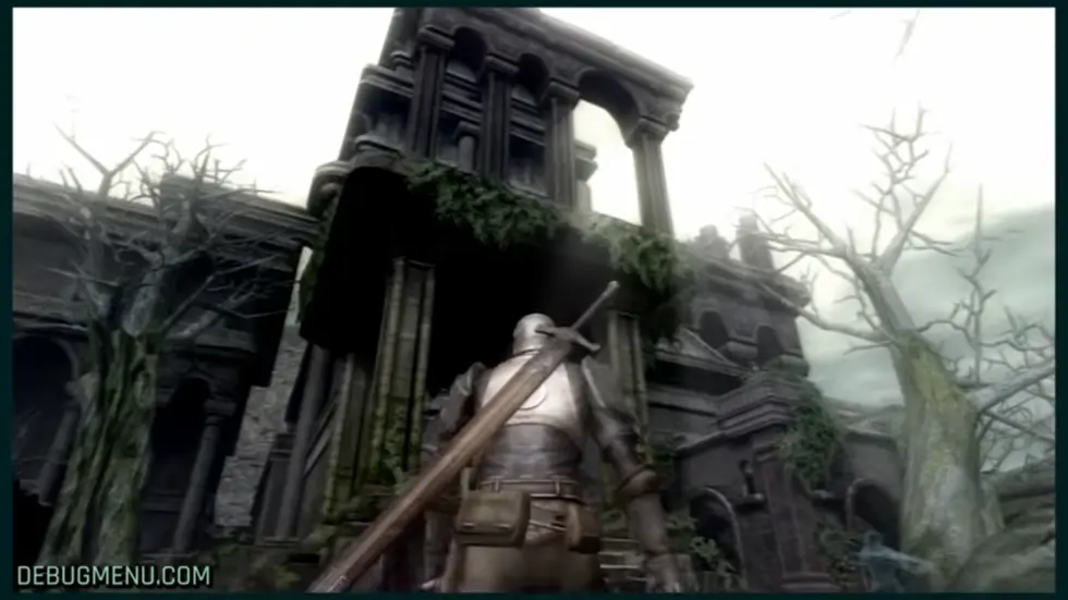 Рыцарь в доспехах со двуручным мечом стоит перед руинами в Dark Souls