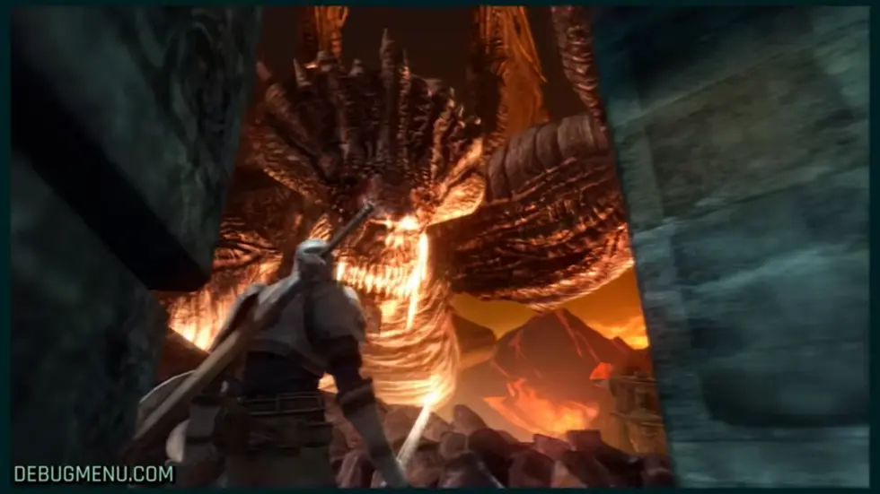 Воин с мечом стоит перед огромным боссом-драконом в Dark Souls на фоне огненного пейзажа
