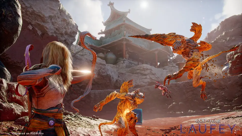 Концепт игры God of War Laufey с лучницей, стреляющей в крылатых чудовищ на фоне пагоды