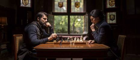 Изящный косплей Эмили и Корво из Dishonored 2